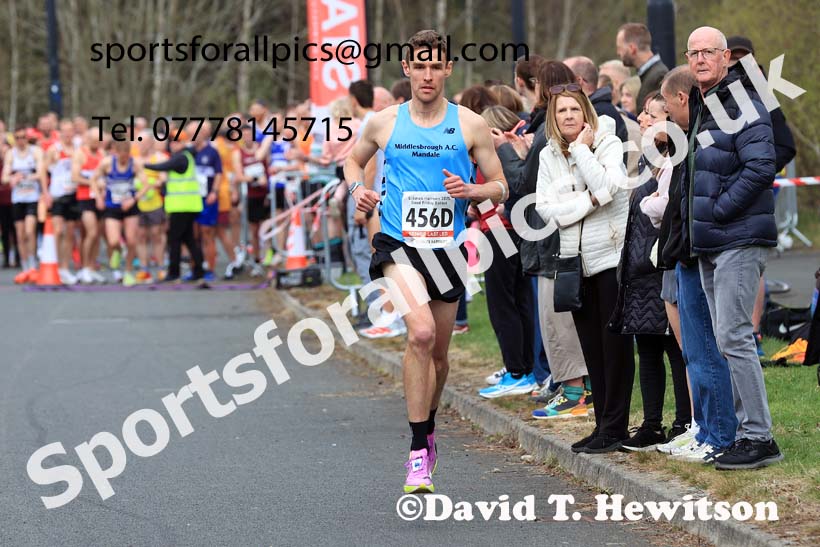 Senior mens relay, 2025 Elswick Harriers Good Friday Road Relays, Newburn, Newcastle upon Tyne. Photo: David T. Hewitson/Sports for All Pics